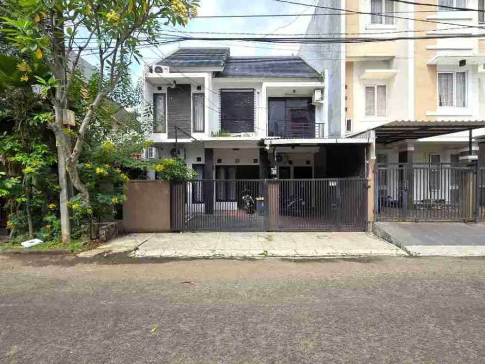 (SP 1028) *HOT SALE* RUMAH KOST BAGUS , SUDAH PENUH TERISI. LOKASI STRATEGIS DI BINTARO SEKTOR 5. GRAB IT FAST.