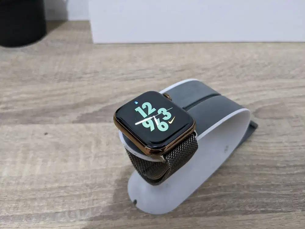 Jual Apple Watch Series 4 40mm Gold Stainless Cod Malang Kota