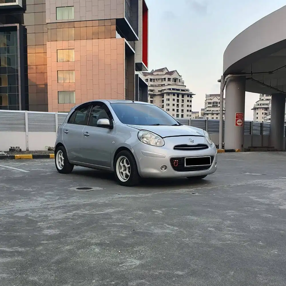 (TDP 25JT) LOW KM 103 RB ! NISSAN MARCH 1.2 XS A/T 2011 SILVER !