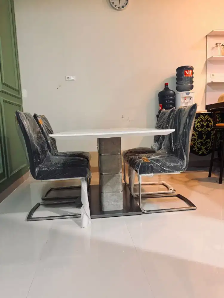 Dijual Meja makan set Informa