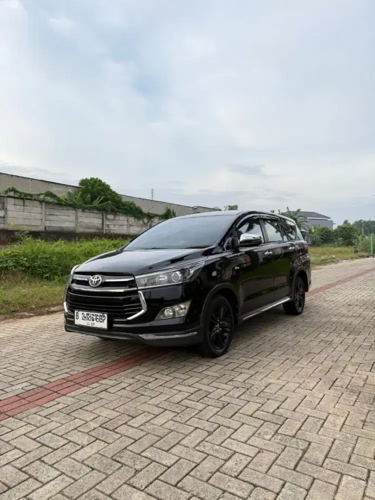 Toyota Innova Reborn Venturer 2.0 matic bensin 2019 Istimewa