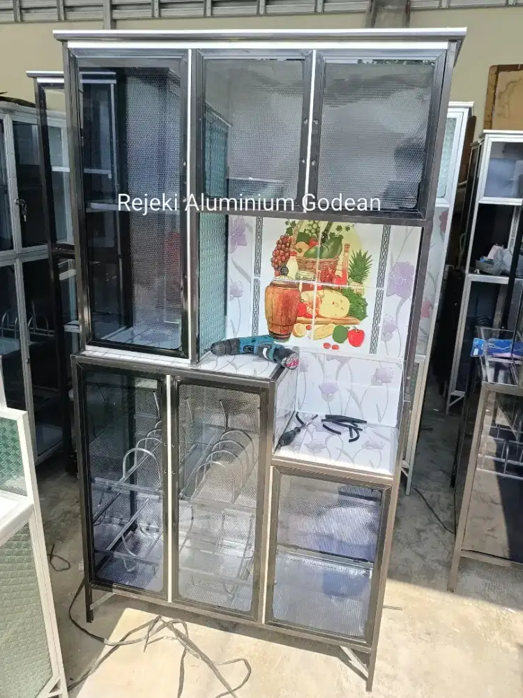 Rak piring gendong pintu 3 kaca riben