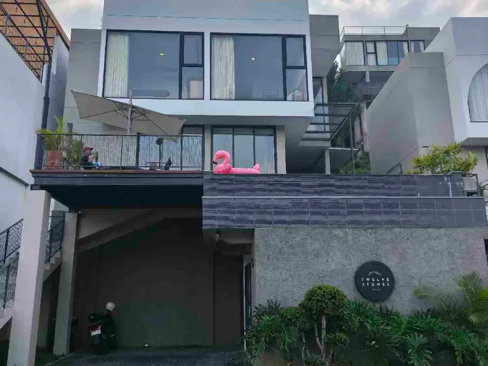 Rumah villa Dago mewah full furnish dengan kolam renang