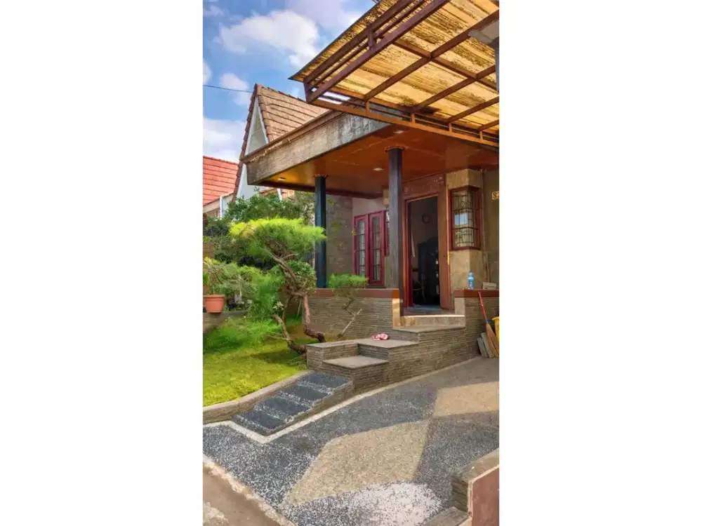 DIJUAL RUMAH ELEGANT FULL FURNISH SIAP HUNI DI SENTUL CITY