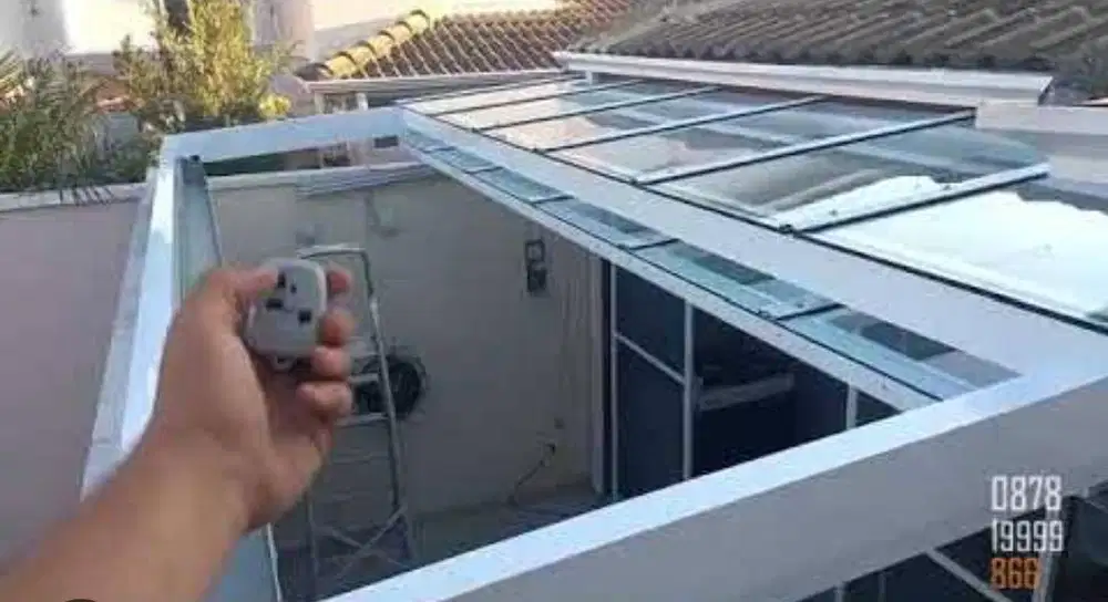 Kanopi sliding kaca otomatis