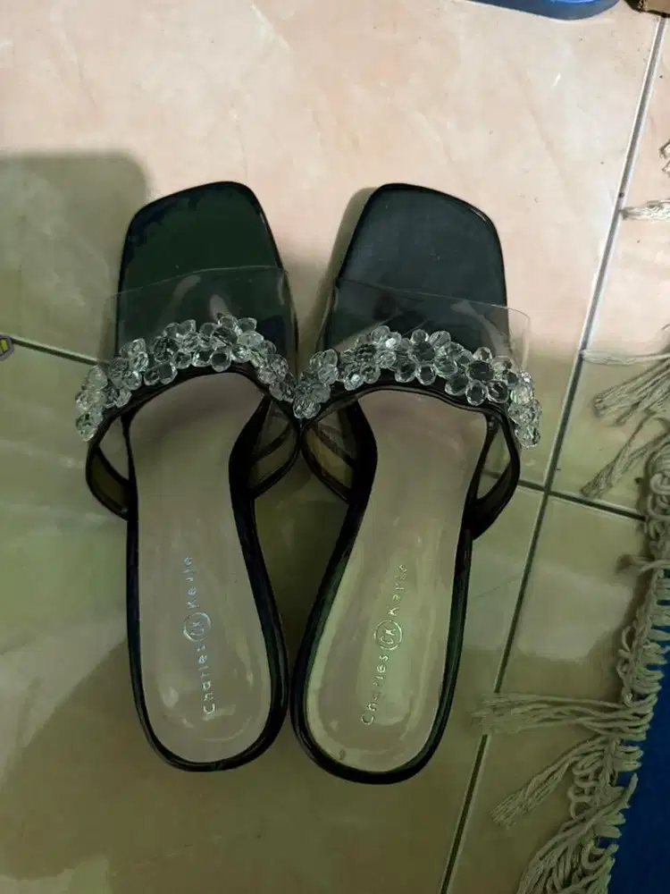 Di jual 2 sepatu bisa untuk kondangan dan pergi