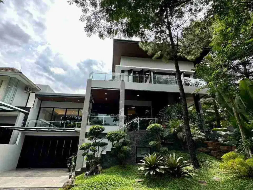 Rumah Luxury di Kawasan Elit riverside Kota Malang Dekat Exit toll