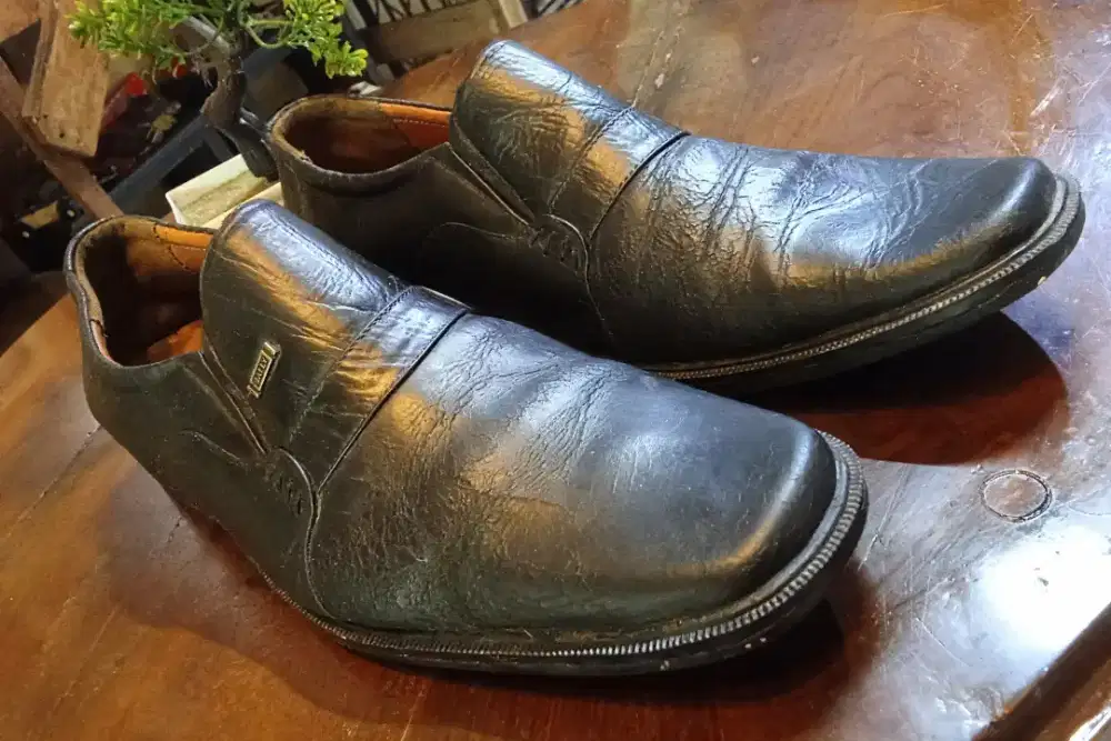 Sepatu Pantofel Pria Merk Bally Made In Switzerland Size 40 Original