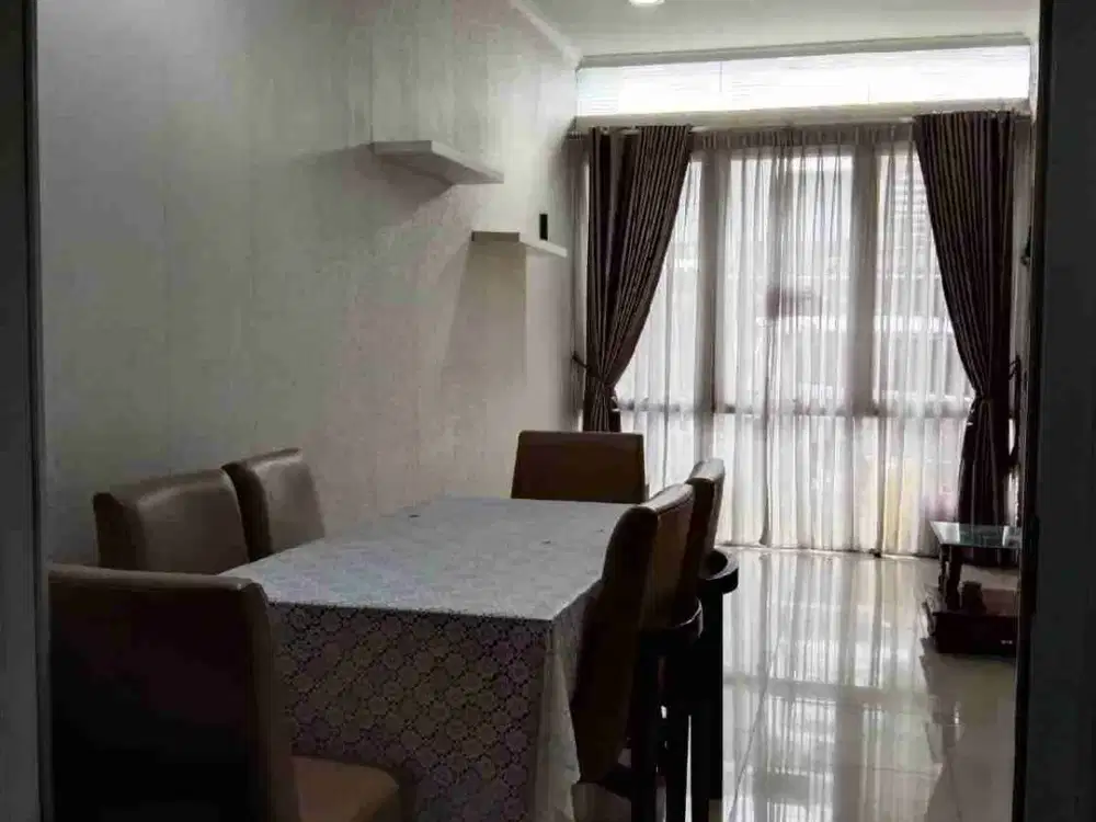 disewakan rumah 2 lantai di komplek Kawaluyaan regency