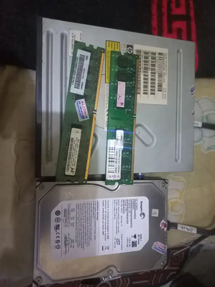 Hardisk seagate 320 gb, dvd, ram komputer