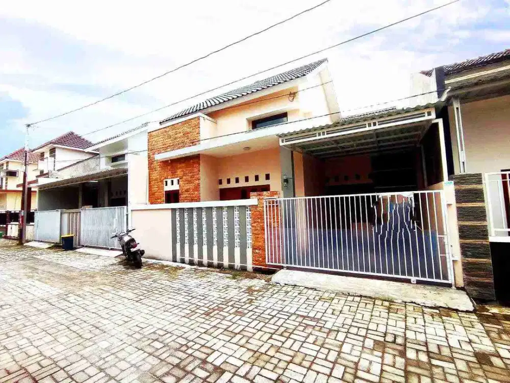 rumah cantik di perumahan cluster gumpang KARTASURA plus furnish