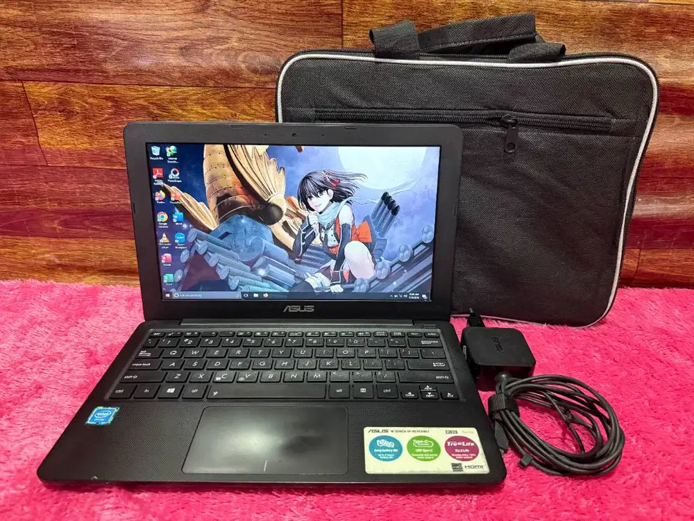 Notebook Asus E202S, Intel Celeron N3060, Ram 2 GB, Harddisk 320 GB
