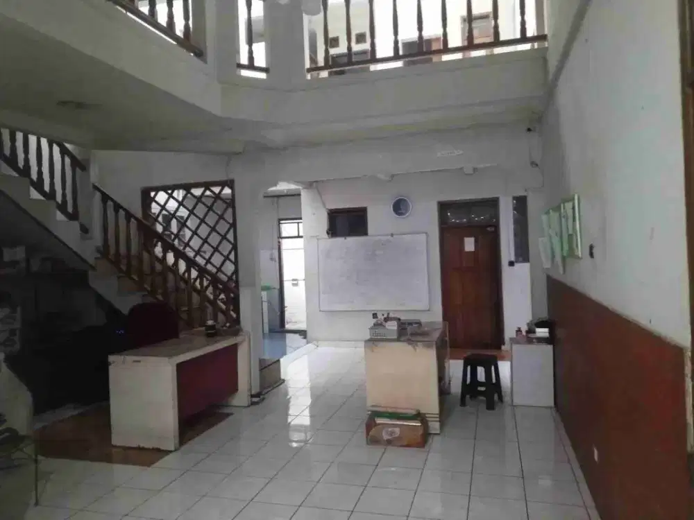 Disewakan Rumah Luas Terawat di jln Terusan Jakarta