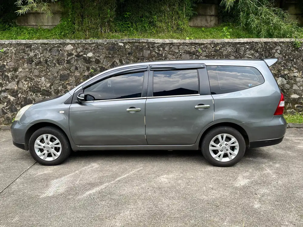 Nissan Livina 2011 Bensin