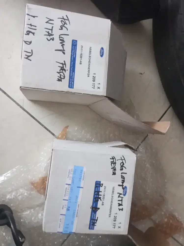 Spion ford fiesta putih dan foglamp