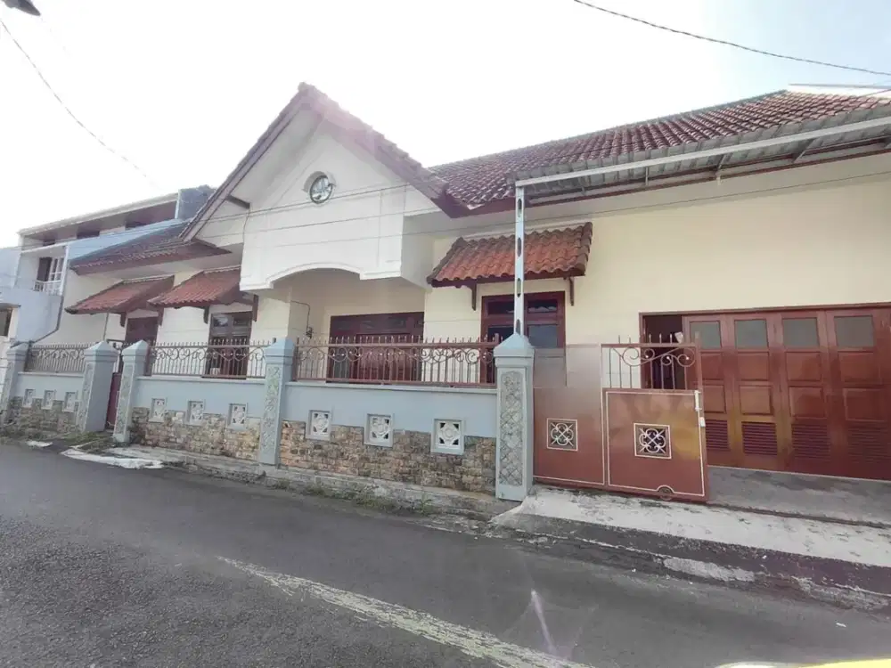 Dijual Rumah Siap Huni Family Friendly di Bunga Bunga Lowokwaru Malang