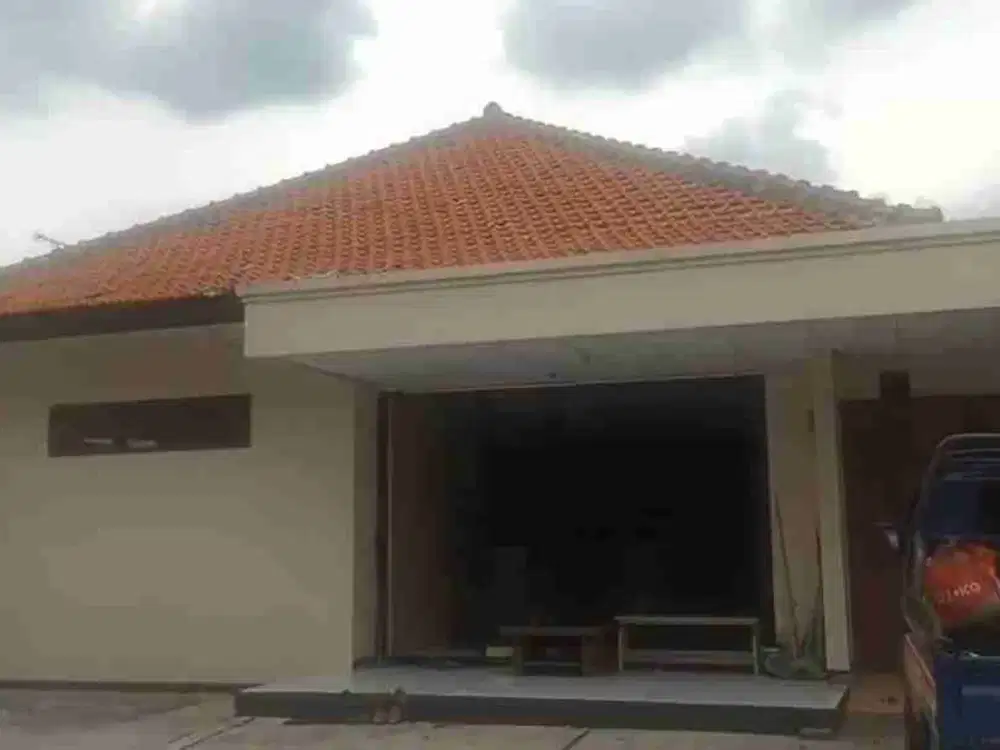 Dijual Rumah Bangunan Lama dijalan Utama Rawamangin