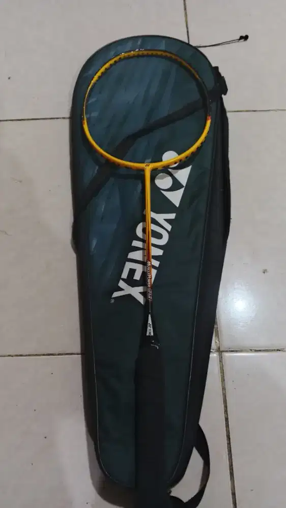 Raket Yonex musccle Power 99 dan bersama tas Yonex