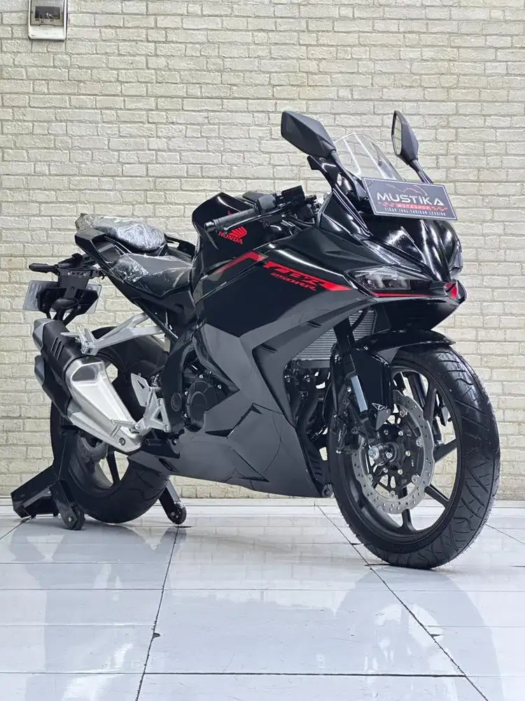 Km 0 perak‼️Honda CBR 250RR Black Freedom 2024 Pajak baru -Zaky Mustika