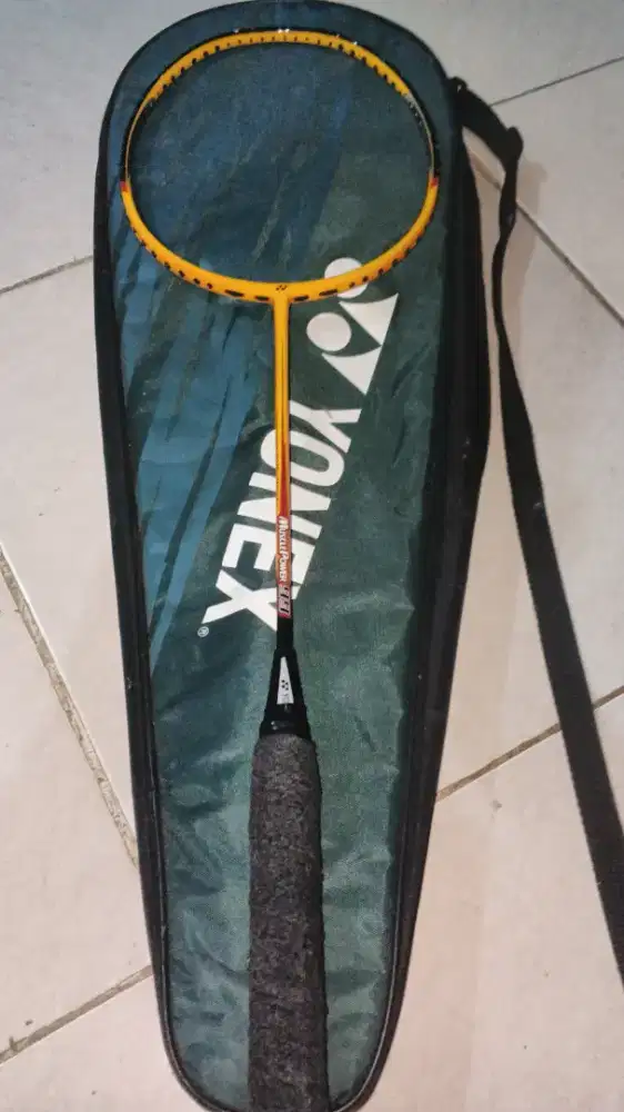 Yonex musccle Power 99 dan bersama tas