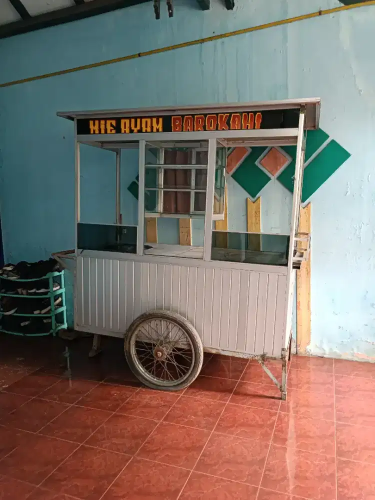 Rombong bakso atau mie
