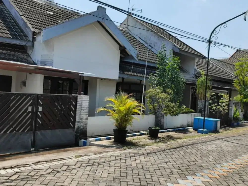 Dijual Rumah Hitung Tanah di Perumahan Wisma Tropodo Sidoarjo Dekat Letjen Suprapto Raya Tropodo