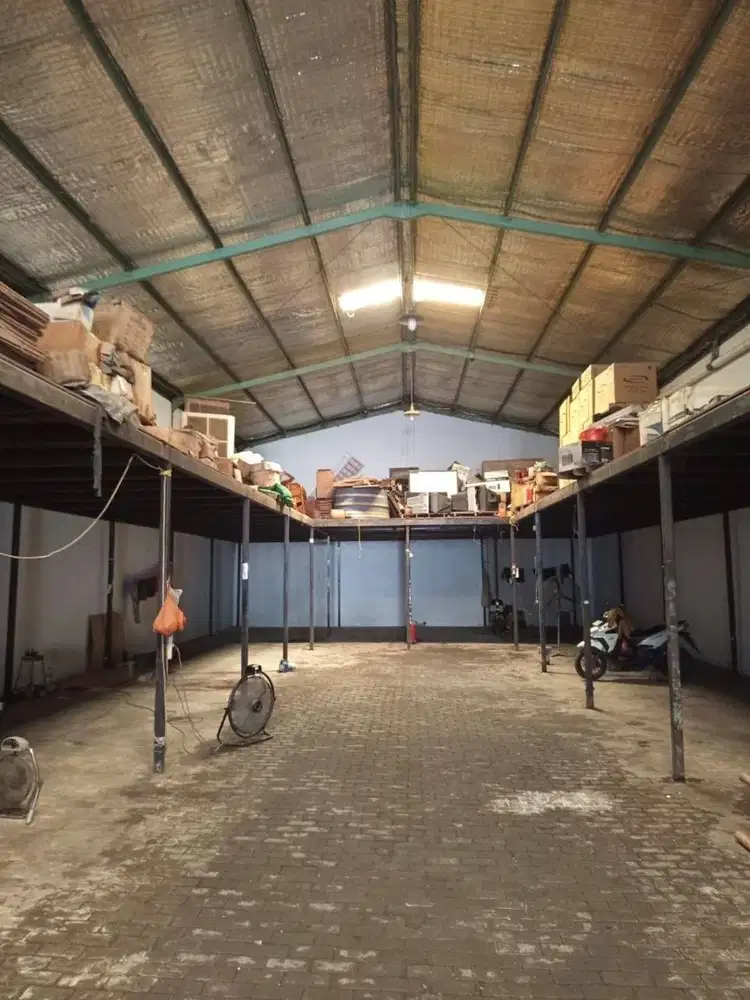 Gudang 2 Lantai Margomulyo Permai - Kapasitas Besar & Akses Kontainer