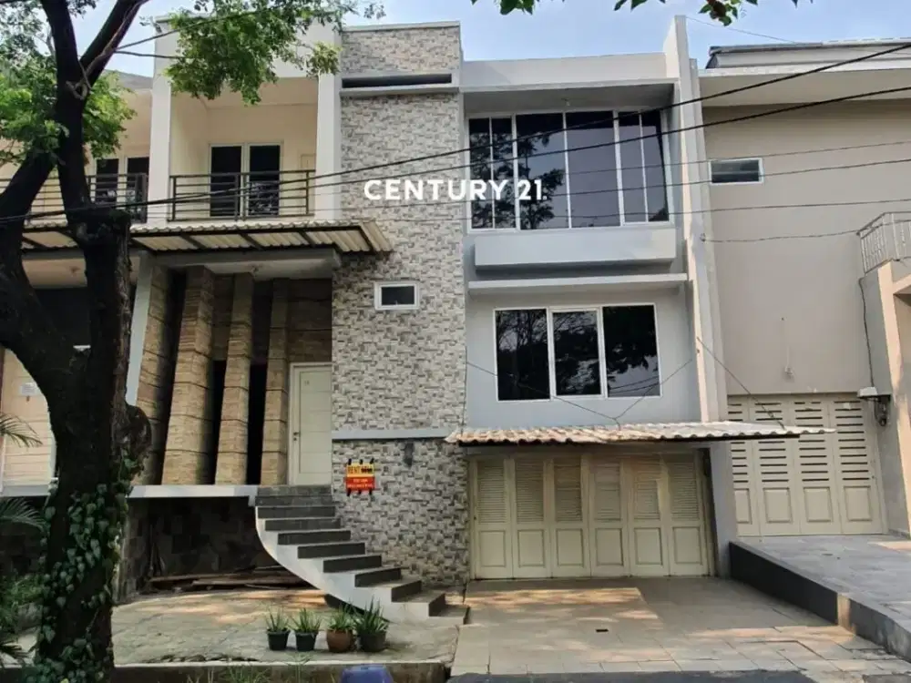 Rumah 3 Lantai Siap Huni Di Lippo Cikarang