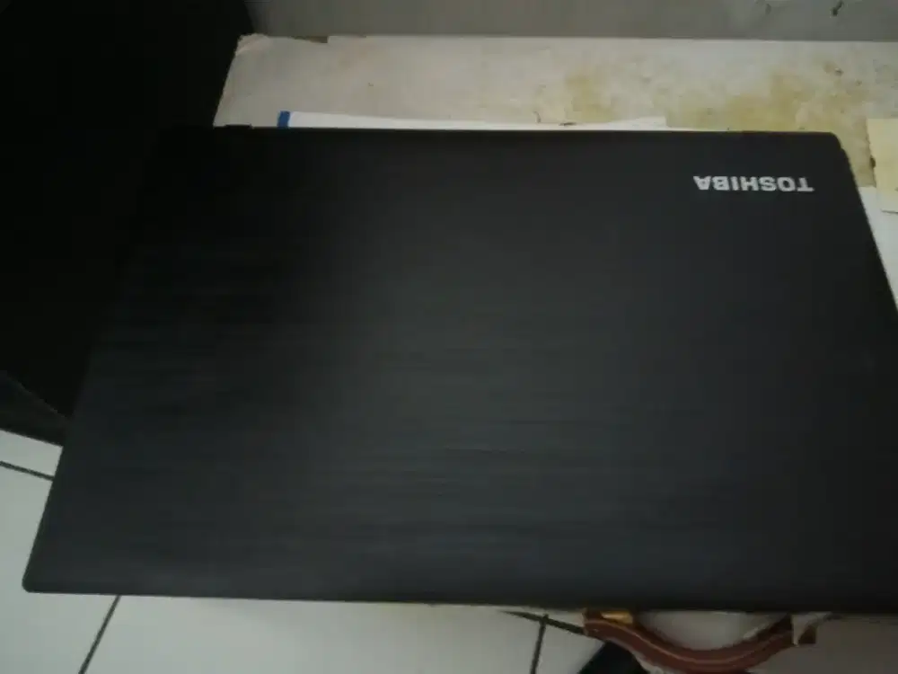 Toshiba Touchscreen Core i3 gen 5 Ram 8, SSD 256 + HDD 320