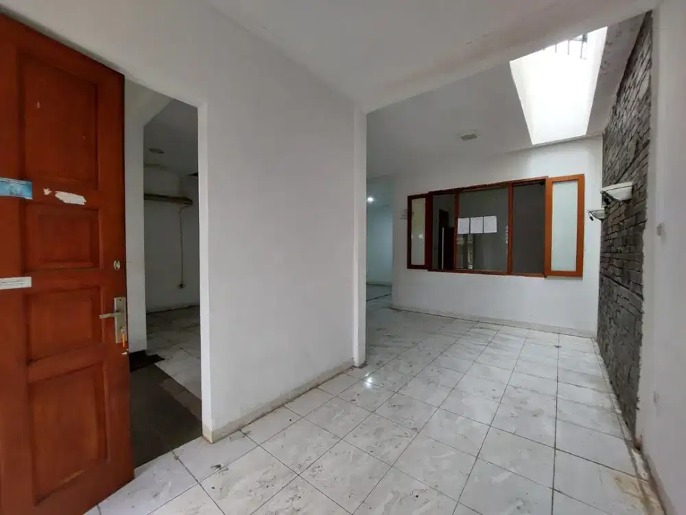 Rumah bisa Usaha di Jl. Cihampelas Taman Sari