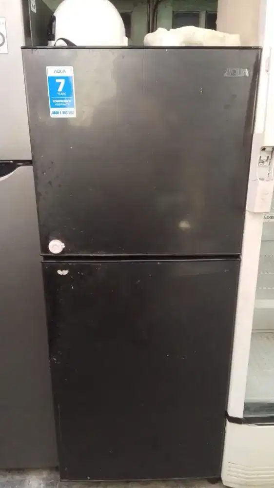 kulkas 2 pintu AQUA GRATIS ANTAR