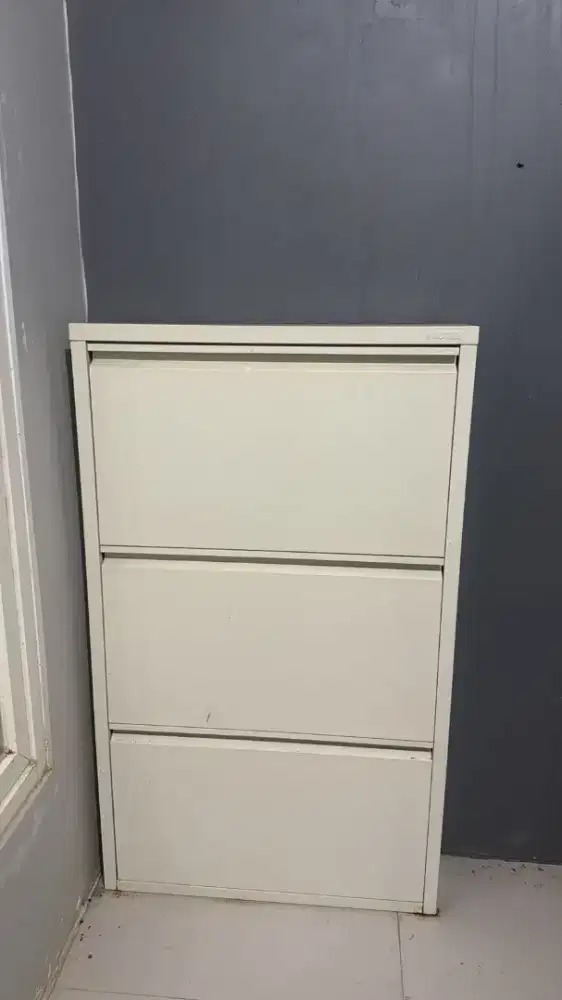 Dijual rak sepatu Informa