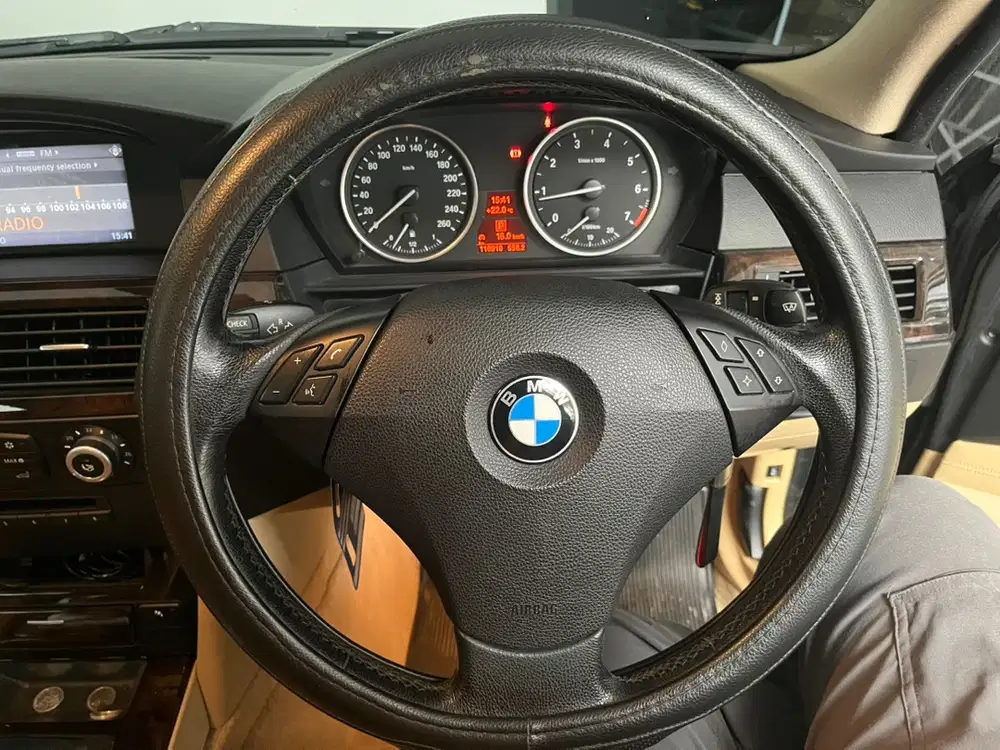 BMW 523i 2009 Bensin