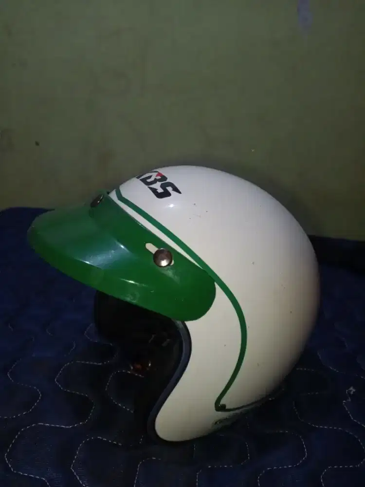 Helem KBS smail, ringan kancingan kencang