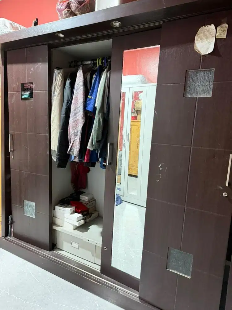 Lemari baju 4 pintu di geser besar lebar