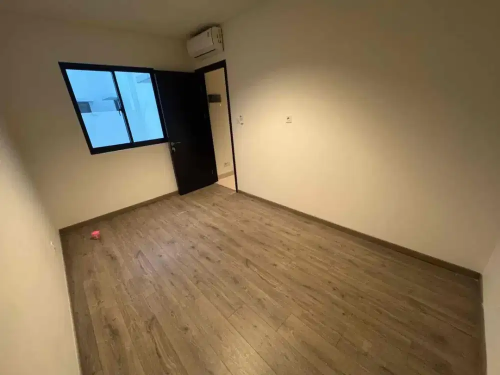 Disewakan rumah modern minimalis 3 lantai semifurnish hadap utara siap huni di maison de wisteria cakung