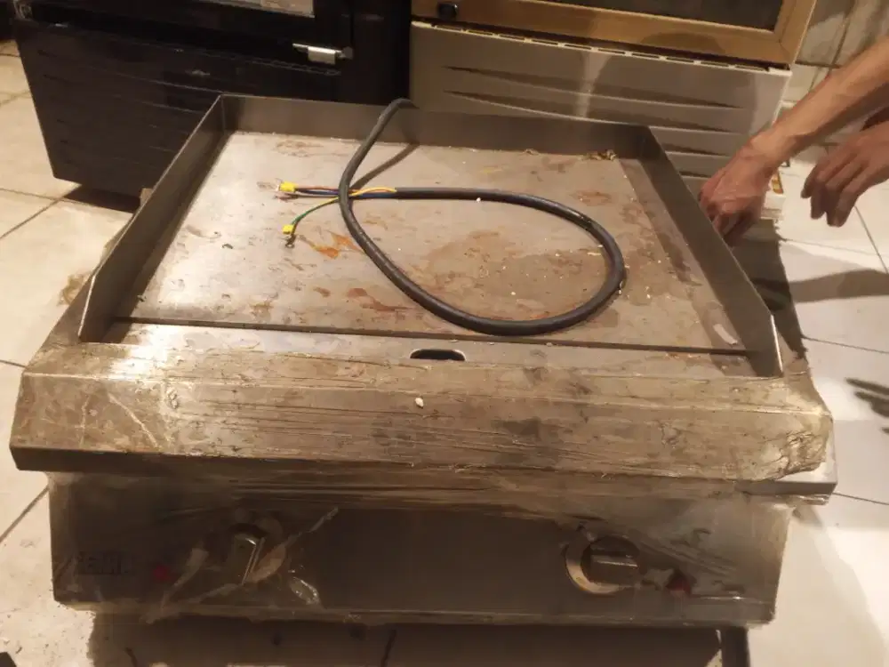 DIJUAL GRIDDLE ELEKTRIK GETRA ET PL 600