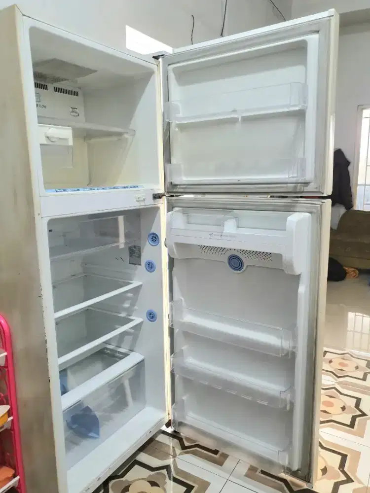 KULKAS LG 2 PINTU