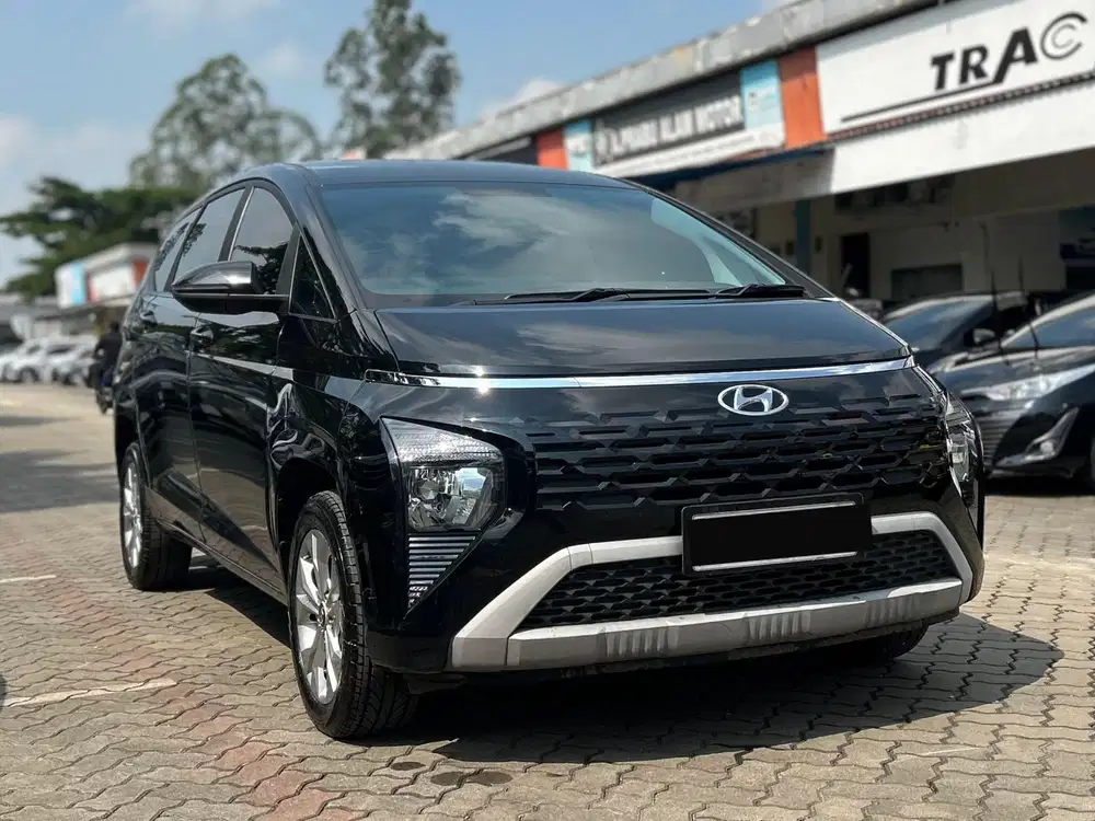 HYUNDAI STARGAZER TREND 1.5 AT MATIC 2022 HITAM CAPTAIN SEAT KM 49RB