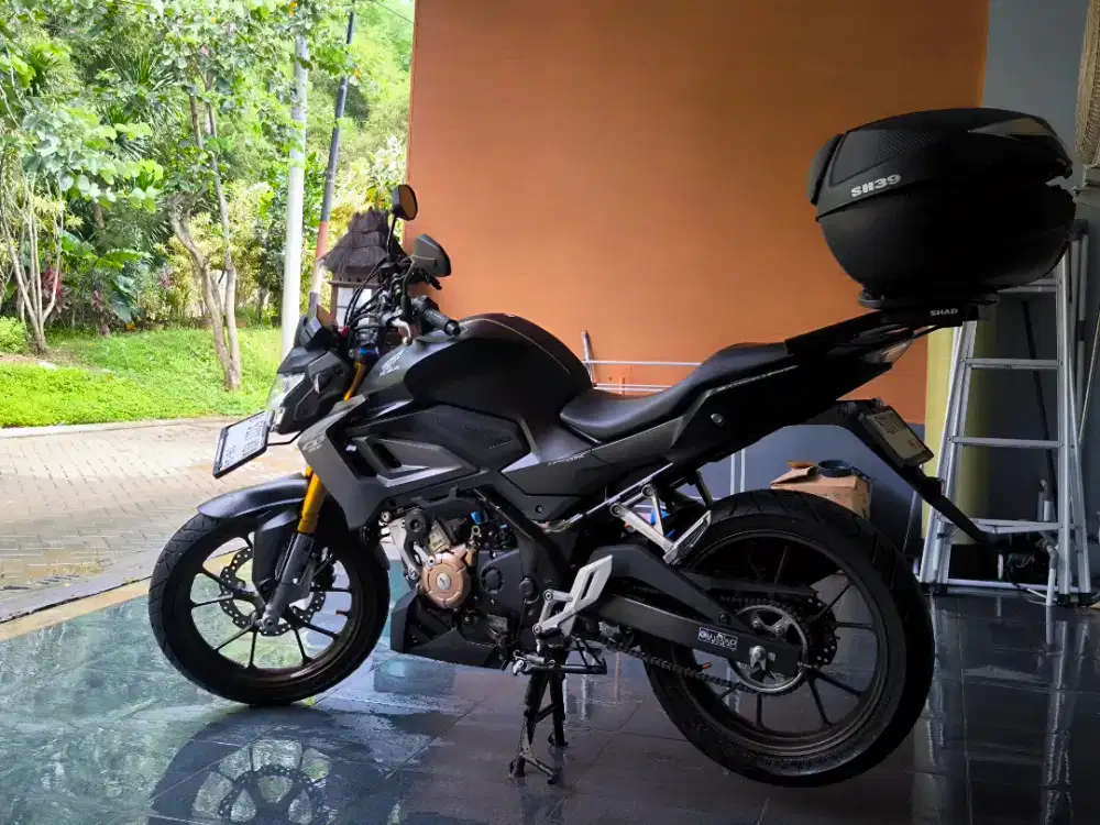 Honda CB150R Streefire SE 2023 Black Gray Low KM Epic