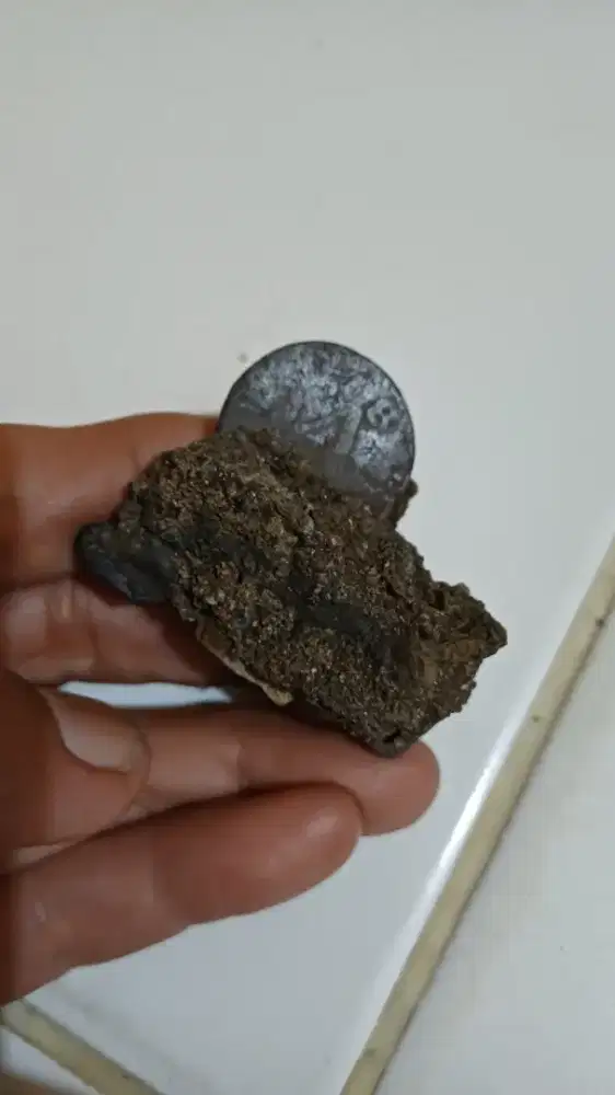 Koin voc 1817 nempel di batu barang antik