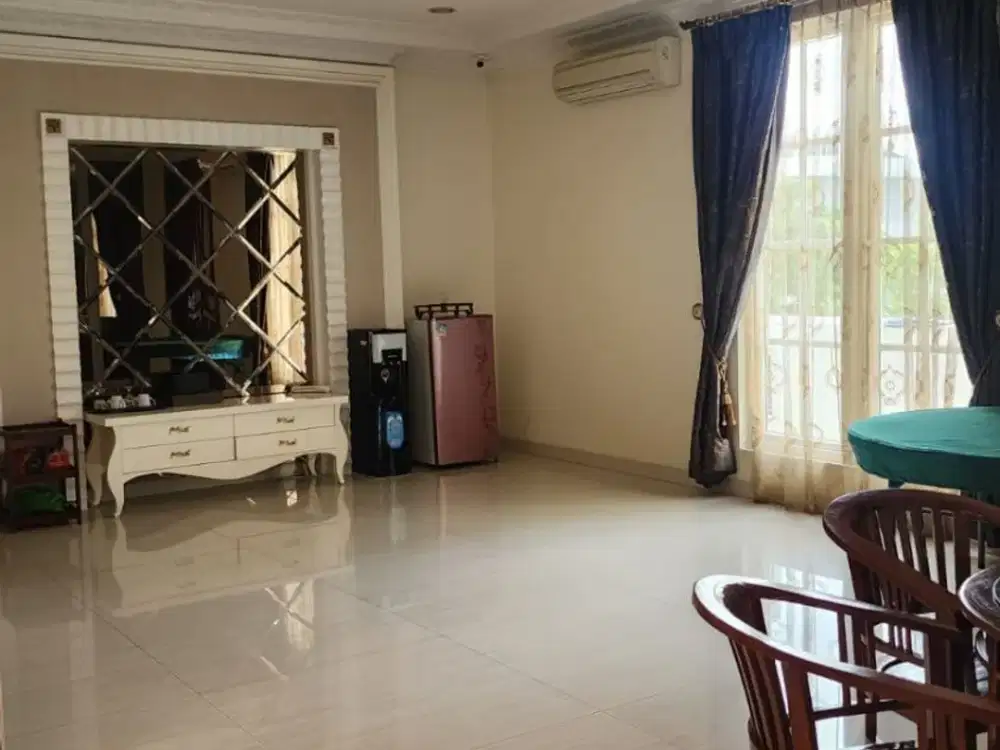 Dijual Rumah PIK 18x21, 3 lantai, SHM, Furnish