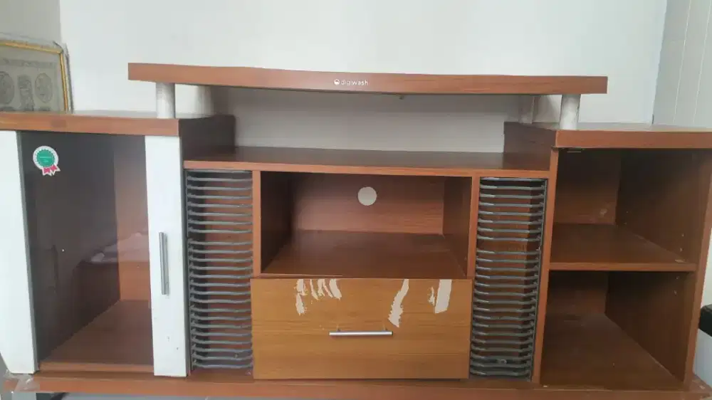 Lemari TV Murah Meriah – Layak Pakai