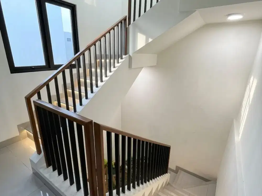 Disewakan Ruko Aristoteles Gading Serpong 3 Lantai