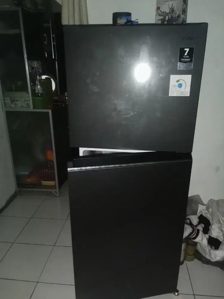 KULKAS 2 PINTU MERK AQUA