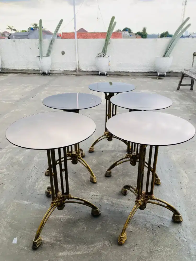 MEJA KACA KAKI BESI TEMPA ANTIK