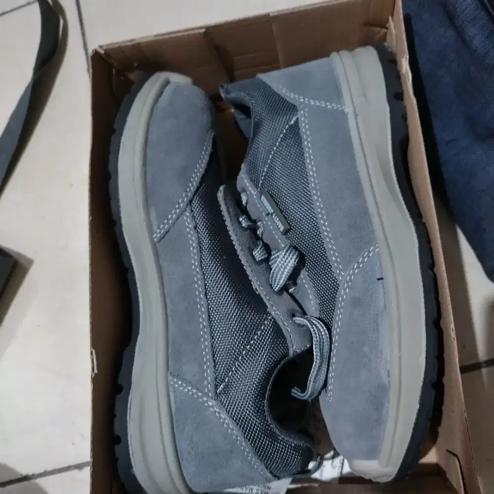 Sepatu safety jogger heavy duty