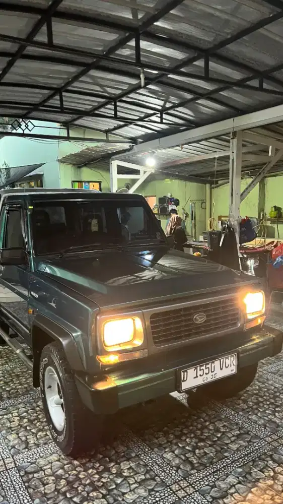 Daihatsu Feroza megatop