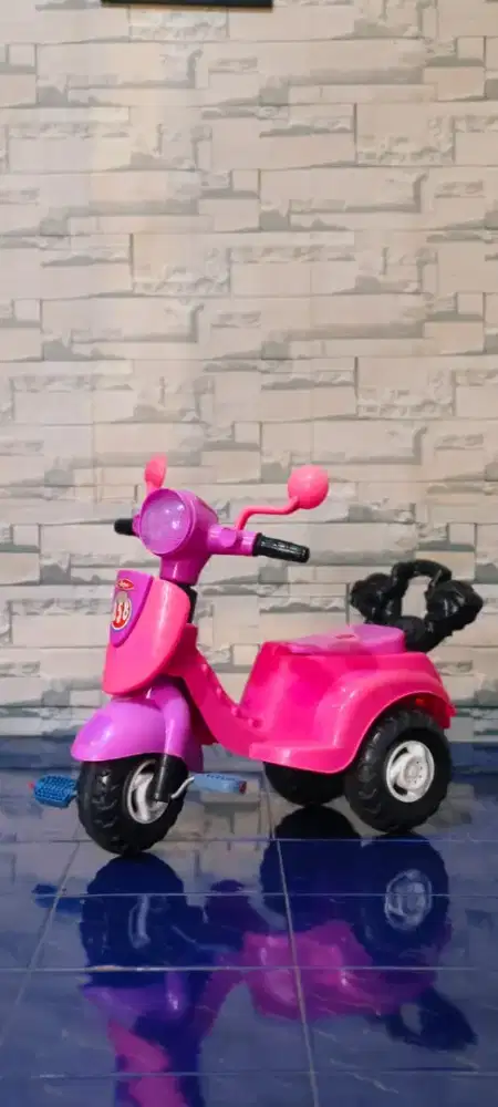 Motor anak pink