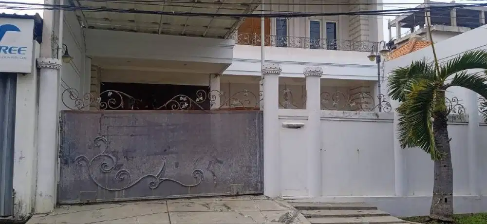 Rumah Luas & Asri Manyar Rejo Surabaya - Dimensi Spesial Lebar 12m!